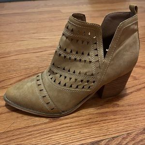 Miim Geometric Laser Cut Out Ankle Booties. Boho Vibe. Size 8.5